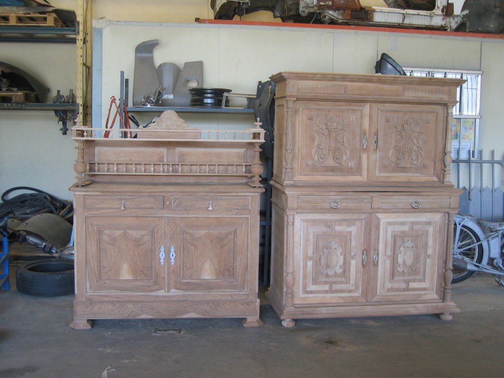 restauration-de-meuble-ancien-sablage-minéral prestation de décapage de meuble avec ornements (sculpture et moulure)