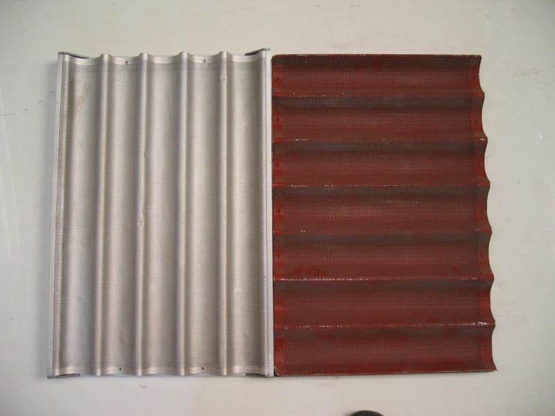 decapage du revetement teflon sur plaque de cuisson aluminium boulangerie industriel