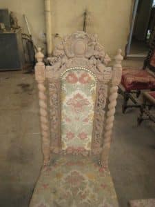 decapage-chaise-bois-tapisserie decapage bois sculpté mobilier ornementé